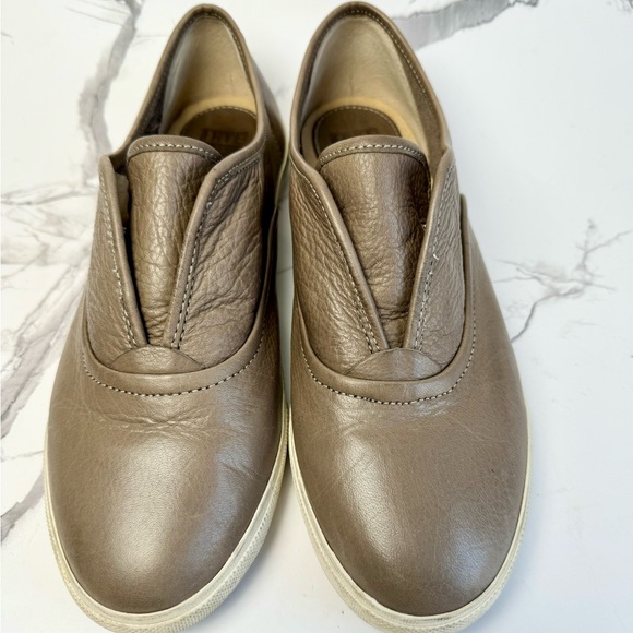 Frye Chambers Women’s Greige Leather Loafers #7200063 - Picture 1 of 8